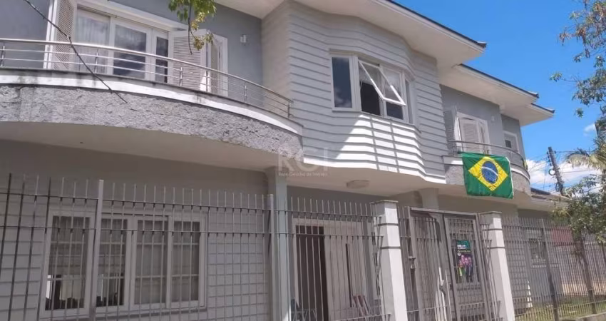 Casa para Venda - 256m², 3 dormitórios, sendo 1 suites, 4 vagas - Bela Vista
