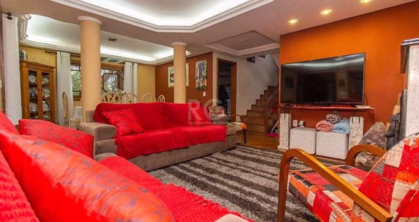 Casa para Venda - 350m², 5 dormitórios, sendo 3 suites, 5 vagas - Vila Nova