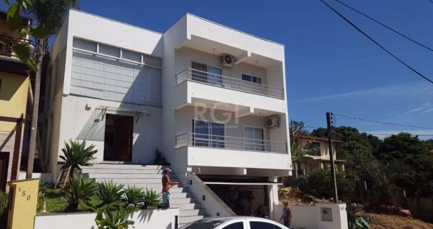 Casa para Venda - 332m², 3 dormitórios, sendo 3 suites, 4 vagas - São Lucas