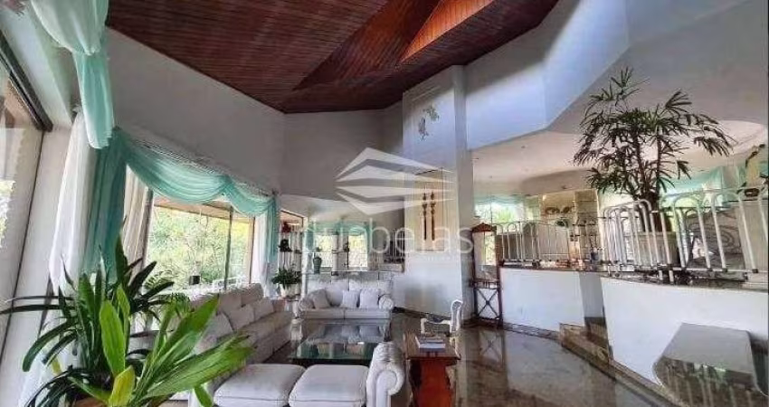 Uma Belíssima Casa em Condomínio Fechado.