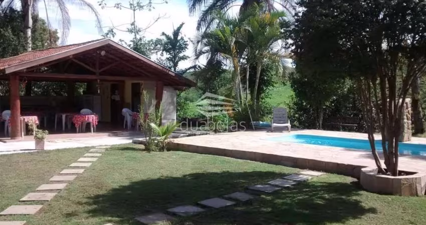 Linda Chácara com Piscina à venda na Região Norte.