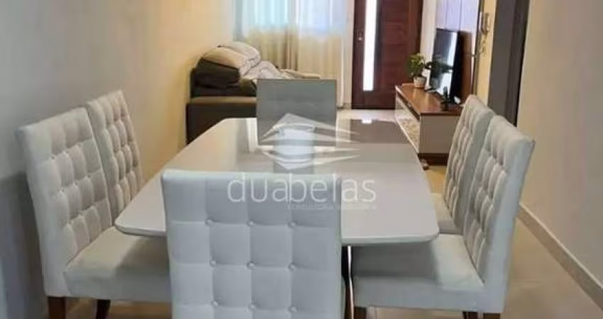 Uma Linda Casa em Condomínio Fechado.