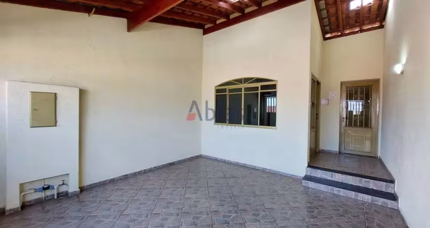 Casa com 3 quartos para alugar na Rua Rodolfo Luporini, 450, Jardim Hikare, São Carlos