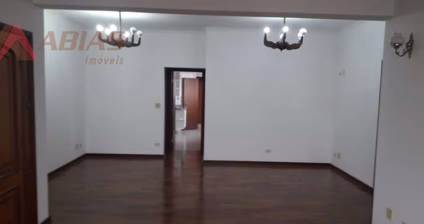 LINDO E AMPLO  APARTAMENTO NO CENTRO. REPLETO DE ARMÁRIOS.