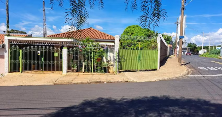 Casa de esquina  - Jardim Bandeirantes - Prox. Passeio São Carlos