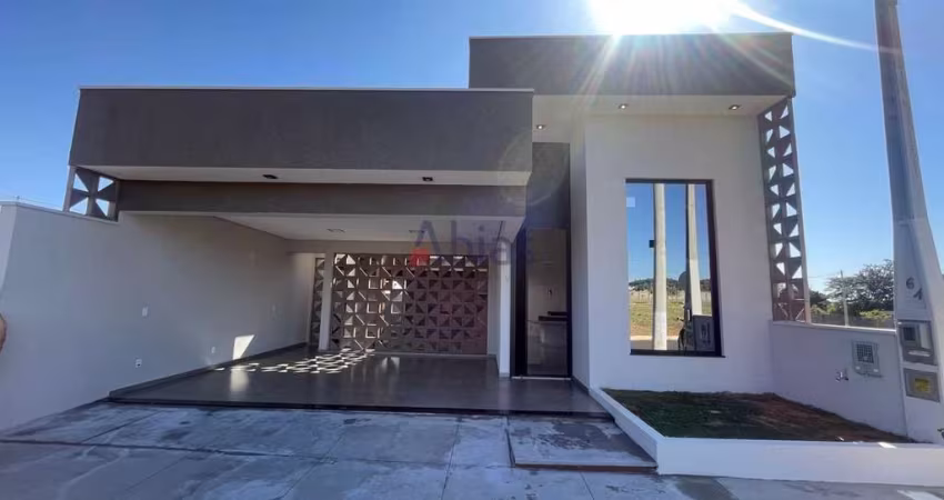 Casa à Venda em Recanto do Sabia - 3 Suítes e 175m² por R$990.000