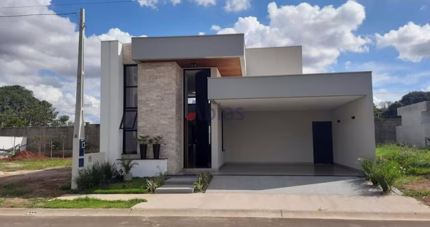 Casa à Venda em Santa Maria do Leme - 3 Dormitórios, R$1.160.000