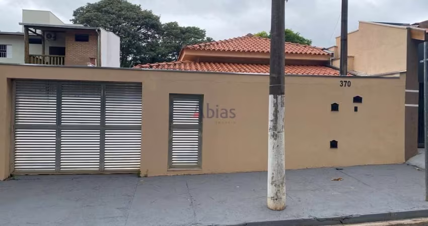 Casa à Venda em Samambaia - 2 Suítes e 159m² por R$650 mil