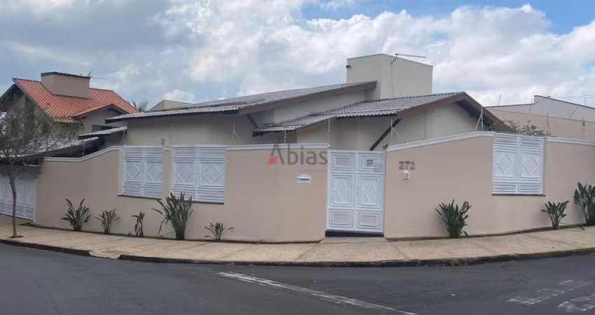 Casa à Venda em Jardim Acapulco - 3 Dormitórios por R$890k