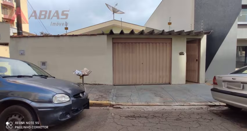 Casa Comercial em Centro - São Carlos