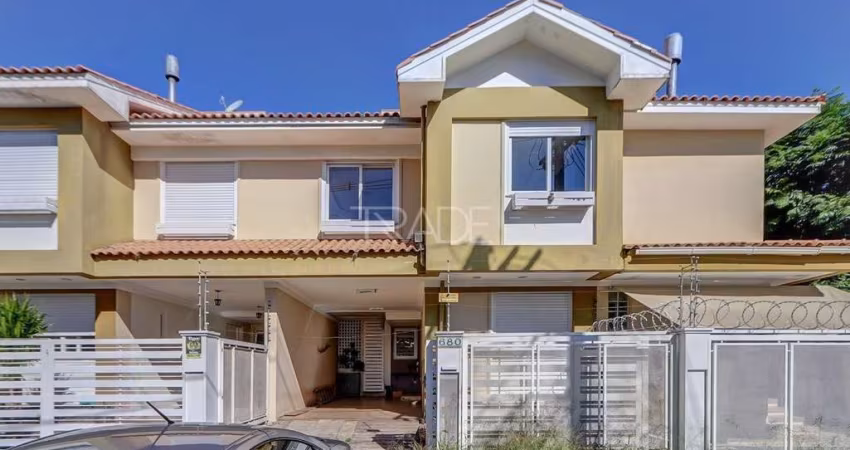 Casa com 3 quartos à venda na Rua Cangussu, 680, Nonoai, Porto Alegre