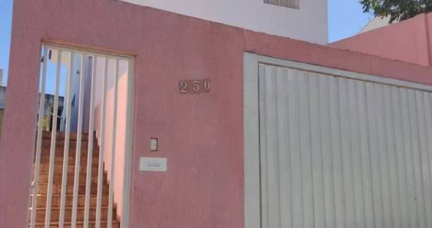 Casa à venda com 250 m², 3 quartos 2 vagas em Vila Marieta, Campinas