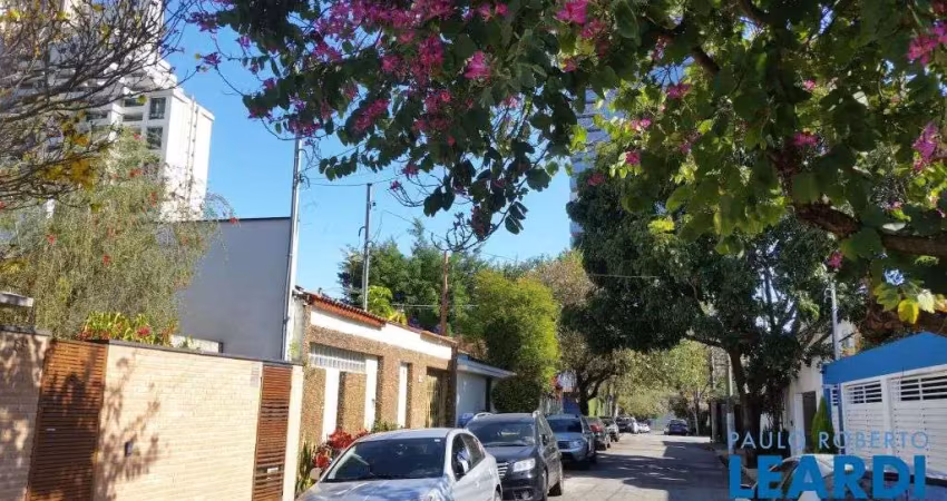 Casa com 4 quartos para alugar no Brooklin, São Paulo 