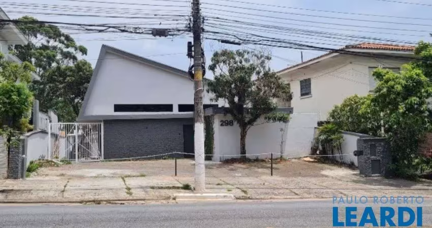 Casa com 8 quartos para alugar no Pacaembu, São Paulo 