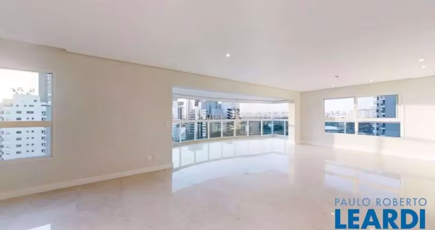 Apartamento com 2 quartos para alugar em Moema, São Paulo 