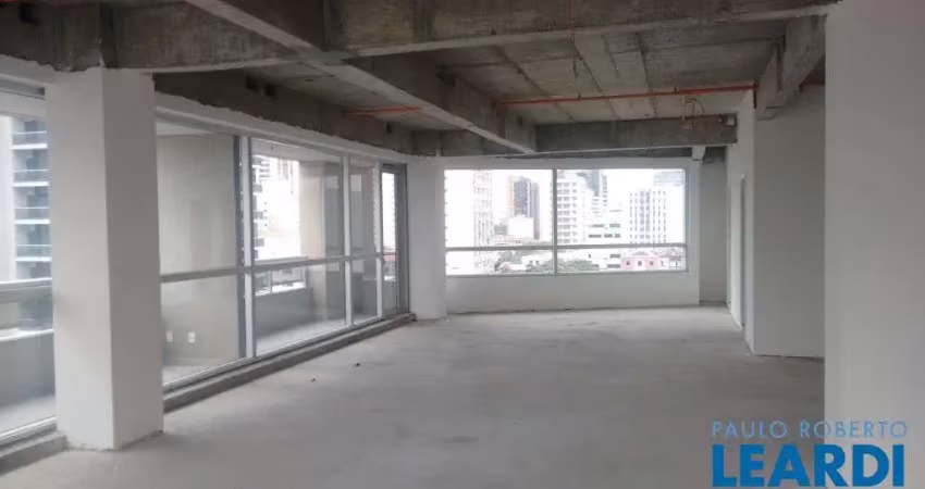 Casa comercial à venda em Pinheiros, São Paulo 