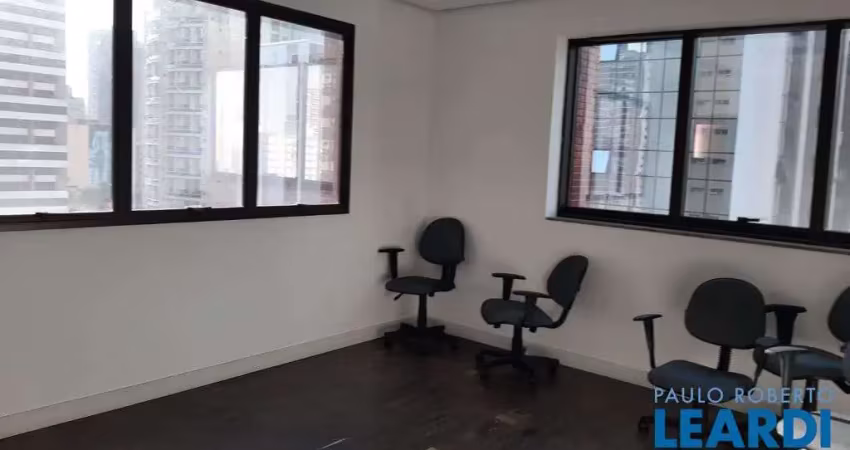 Ponto comercial para alugar em Moema, São Paulo 
