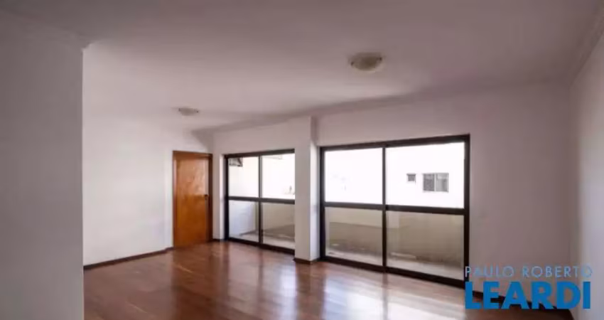 Apartamento com 3 quartos para alugar na Vila Madalena, São Paulo 
