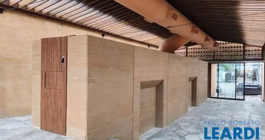 Casa com 4 quartos para alugar na Vila Madalena, São Paulo 