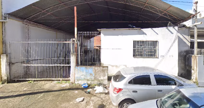 Terreno comercial de 360 m², com construção, para venda