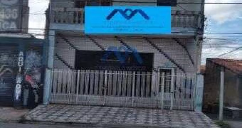 Excelente Casa com Salão Comercial à Venda