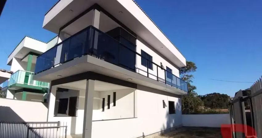 Excelente sobrado na praia de itapoá, com ótimo padrão de acabamento em itapóa, apenas 600 metros do mar.