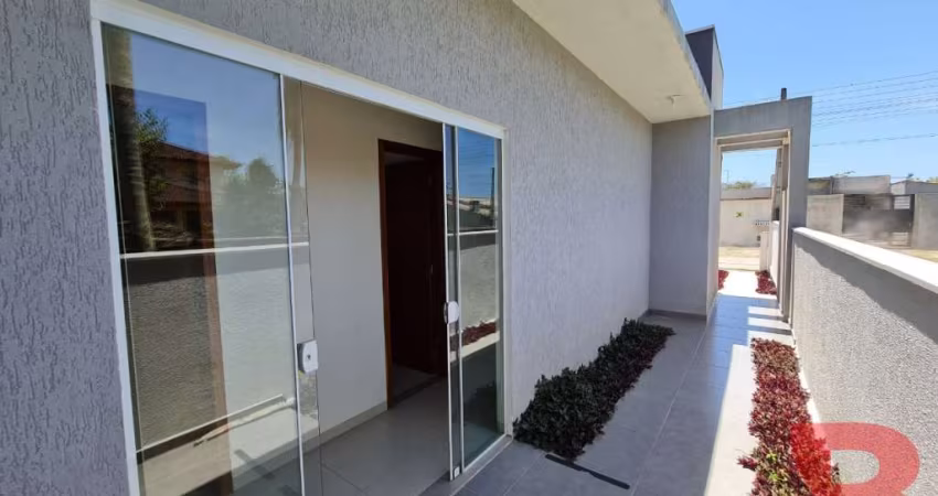 CASA MOBILIADA A POUCOS METROS DO MAR, COM PISCINA, 03 QUARTOS (01 SUÍTE)NA  PRAIA DE ITAPÓA.