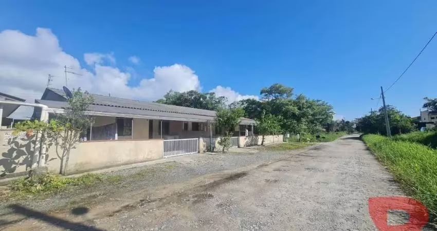 Excelente imóvel para investimento casa + 6 quitinetes aproximadamente 600 metros do mar na região da barra do saí, balneário saí mirim.