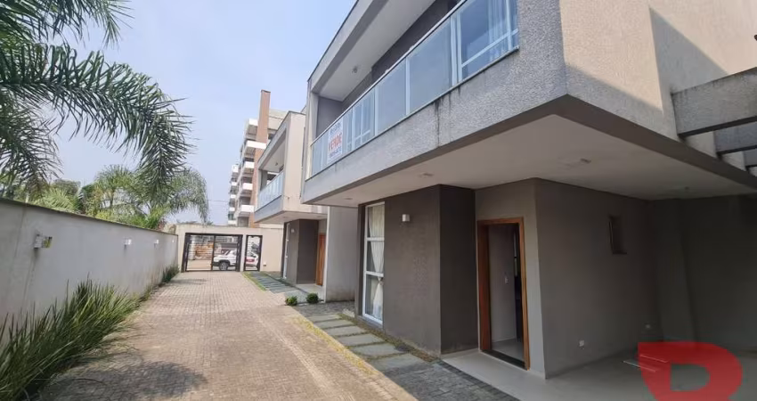 SOBRADO COM 200,00 METROS DO MAR, MOBILIADO, 03 QUARTOS (01 SUÍTE),