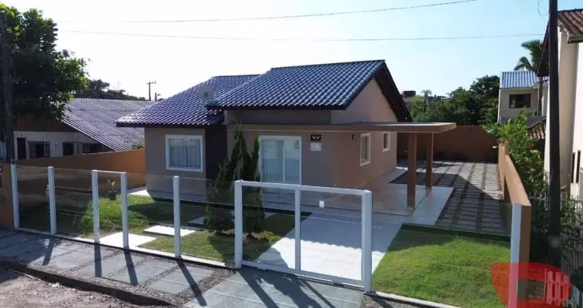 Excelente casa localizada na quadra do mar- apenas 50mtrs da praia