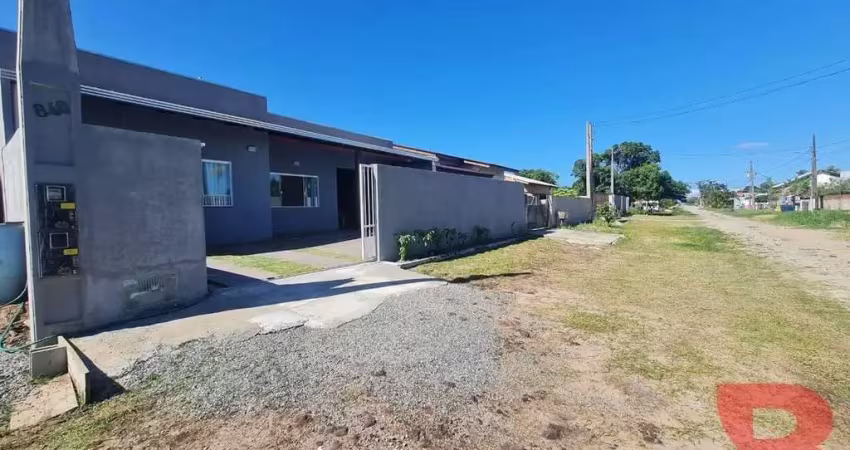 Imóvel novo com churrasqueira e piscina na barra do saí - contendo 03 dormitórios - apenas 850 metros do mar