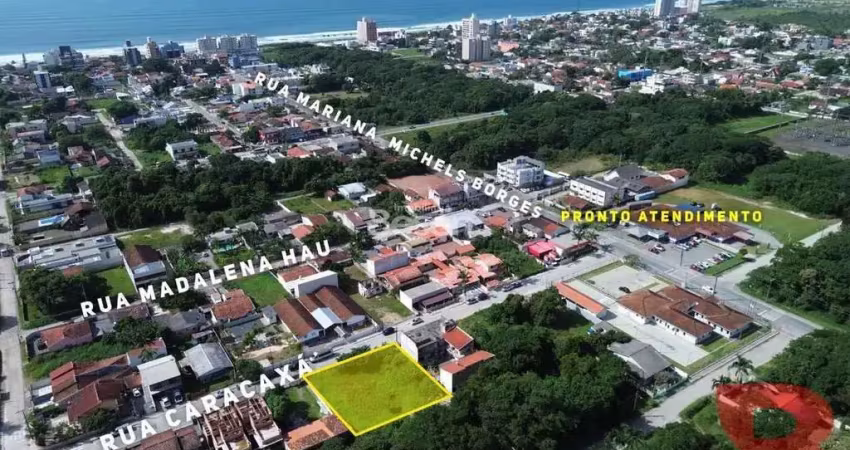 Dois terrenos totalizando 900,00m², no bairro itapema do norte em itapoá - rua pavimentada e com calçamento