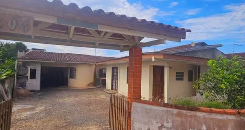 Imperdível oportunidade: Casa à venda em Itapoá-SC, bairro Barra do Saí, 4 quartos, 2 salas, 3 banheiros, 4 vagas de garagem.
