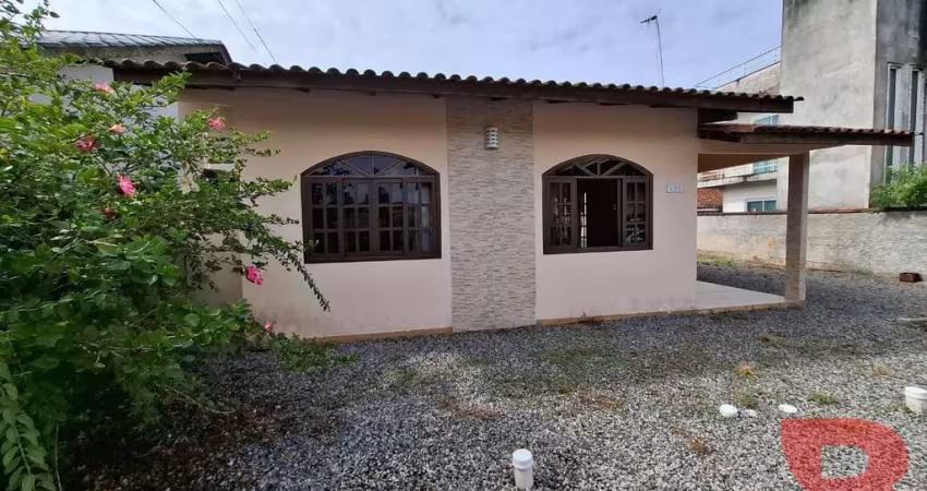 CASA DE ALVENARIA COM TERRENO ESPAÇOSO, BEM LOCALIZADA.