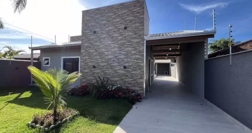 Casa com piscina e móveis planejados pronta para morar!