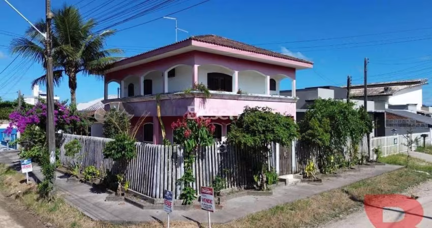 SOBRADO A APENAS 300 METROS DA PRAIA!