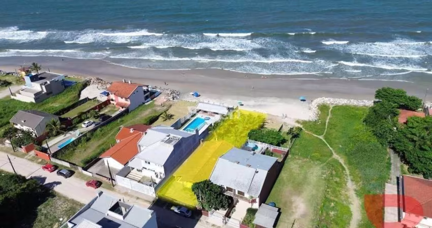CASA DE PRAIA EM ITAPOÁ/SC, COM LOCALIZAÇÃO PRIVILEGIADA, FRENTE MAR,  COM 161,50 m² METROS EM UM TERRENO DE 762,00 m².