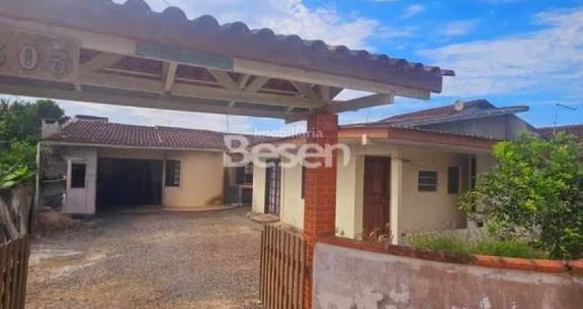 Imperdível oportunidade: Casa à venda em Itapoá-SC, bairro Barra do Saí, 4 quartos, 2 salas, 3 banheiros, 4 vagas de garagem.