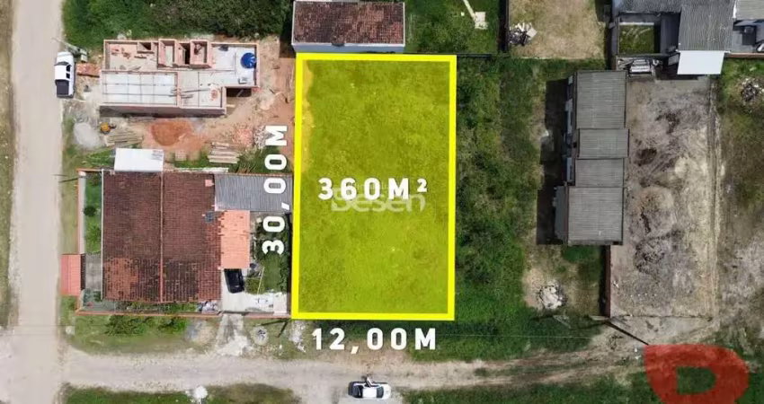 Terreno com 360,00 m², aproximadamente 650,00 metros do mar.