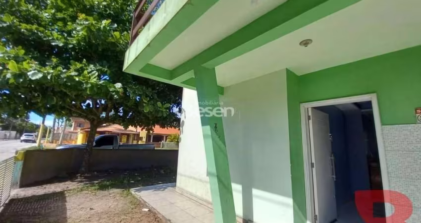 APARTAMENTO PERTO DO MAR POR APENAS R$ 298.000,00, 02 QUARTOS, ESPAÇO DE TERRENO.