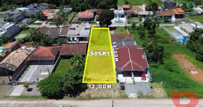 TERRENO 300 METROS DO MAR JÁ LIMPO E ATERRADO COM 696,00 M²