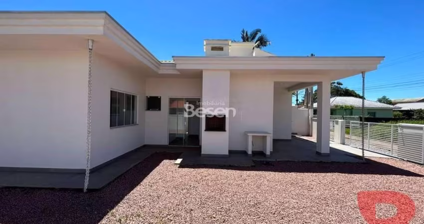 Unidade de esquina em alvenaria, medindo 91,00m², terreno 232,0m², contendo 03 quartos, no Bairro Barra do saí, Balneário Itapema do Saí.