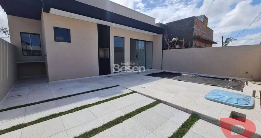 CASA COM 03 QUARTOS (01 SUÍTE), PISCINA COM BOA LOCALIZAÇÃO.
