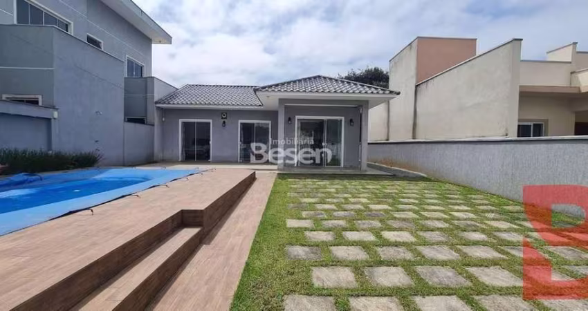 CASA EM ALVENARIA COM PISCINA EM UM ESPAÇOSO TERRENO APENAS 280 METROS DO MAR
