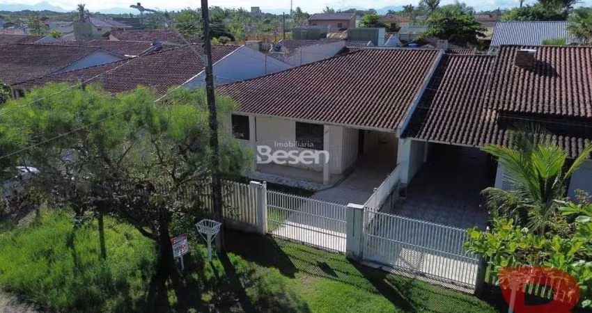 CASA MISTA (ALVENARIA E MADEIRA) + EDICULA COM ÁREA APROXIMADA DE 218,00M2- APENAS 400MTRS DA PRAIA- BARRA DO SAI