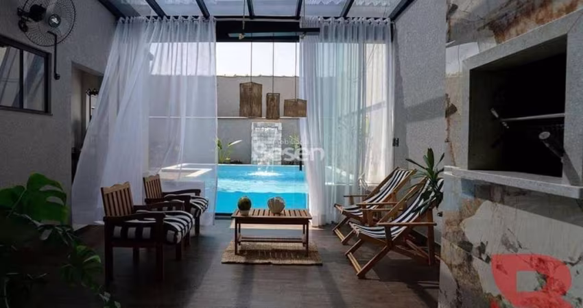 UMA CASA REALMENTE ENCANTANDORA A 200MTS DO MAR! CASA PRONTA PARA MORAR!