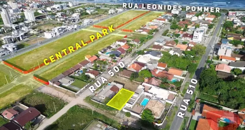 Ótimo terreno no balneário rainha medindo 350,00m² a 300 metros do mar, está próximo ao calçadão com espaço para lazer.
