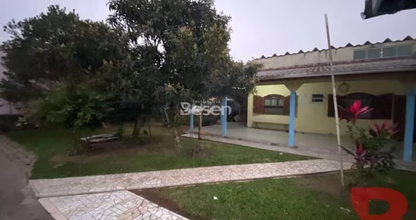 CASA NO BAIRRO ITAPEMA DO NORTE, PRÓXIMO A TERCEIRA PEDRA - MEDINDO 124,12m²