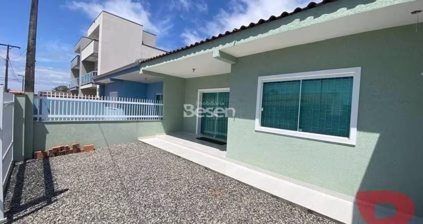 EXCELENTE CASA - 330 METROS DA PRAIA - LOCALIZADA NA BARRA DO SAÍ