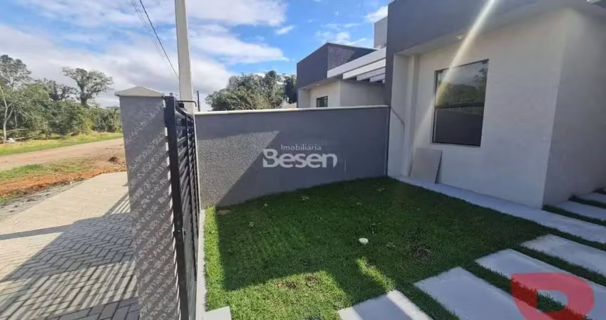 Casas em alvenaria com piscina,  no baln. cambiju, medindo 89,53m², terreno de 180,00m², contendo 03 quartos (01 suíte) e piscina.